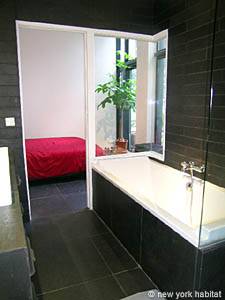 Paris 3 Bedroom - Loft accommodation - bathroom 1 (PA-3776) photo 3 of 4