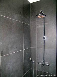Paris 3 Bedroom - Loft accommodation - bathroom 1 (PA-3776) photo 4 of 4