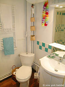 Paris Studio/T1 appartements location vacances - salle d'eau (PA-3778) photo 1 de 4