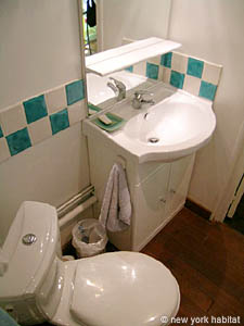 Paris Studio/T1 appartements location vacances - salle d'eau (PA-3778) photo 2 de 4