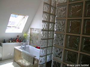 Paris T4 appartements location vacances - salle d'eau 1 (PA-3779) photo 3 de 6
