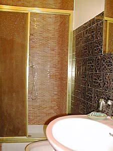 Paris 3 Bedroom roommate share apartment - bathroom (PA-3791) photo 3 of 4