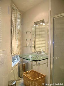 Paris 1 Bedroom apartment - bathroom (PA-3797) photo 1 of 3