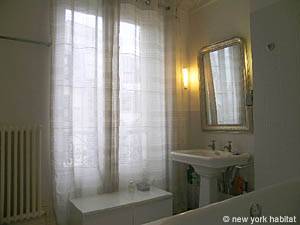Paris 2 Bedroom apartment - bathroom 1 (PA-3799) photo 2 of 2