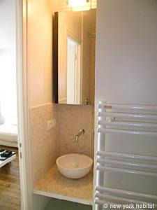 Paris Studio/T1 appartements location vacances - salle d'eau (PA-3803) photo 1 de 3