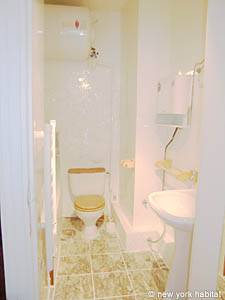 Paris Studio/T1 appartements location vacances - salle d'eau (PA-3805) photo 1 de 4