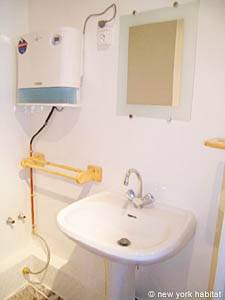 Paris Studio/T1 appartements location vacances - salle d'eau (PA-3805) photo 4 de 4