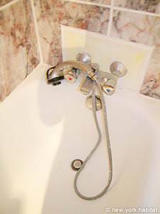 Paris Studio/T1 appartements location vacances - salle d'eau (PA-3805) photo 3 de 4