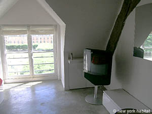 Paris Studio apartment - living room (PA-3806) photo 5 of 6