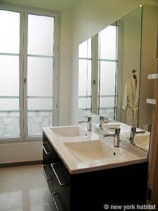 Paris Alcove Studio accommodation - bathroom 1 (PA-3828) photo 2 of 7