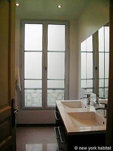 Paris Alcove Studio accommodation - bathroom 1 (PA-3828) photo 1 of 7