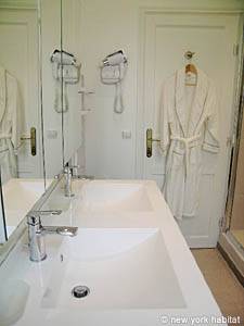Paris Alcove Studio accommodation - bathroom 1 (PA-3828) photo 5 of 7