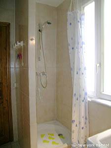 Paris T2 appartements location vacances - salle d'eau 1 (PA-3833) photo 2 de 4