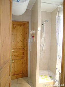 Paris T2 appartements location vacances - salle d'eau 1 (PA-3833) photo 1 de 4