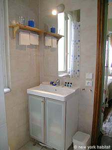 Paris T2 appartements location vacances - salle d'eau 1 (PA-3833) photo 3 de 4