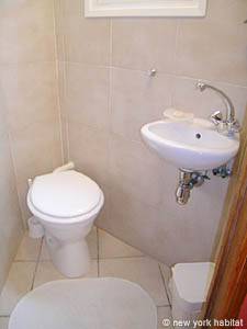 Paris T2 appartements location vacances - salle d'eau 2 (PA-3833) photo 1 de 1