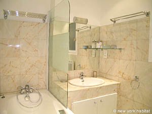 Paris 1 Bedroom apartment - bathroom (PA-3869) photo 1 of 3
