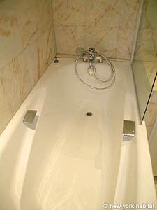 Paris 1 Bedroom apartment - bathroom (PA-3869) photo 2 of 3
