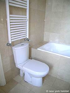 Paris T3 appartements location vacances - salle d'eau 1 (PA-3878) photo 3 de 3