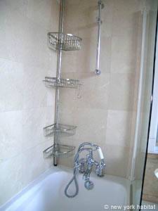 Paris T3 appartements location vacances - salle d'eau 1 (PA-3878) photo 2 de 3