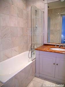 Paris T3 appartements location vacances - salle d'eau 2 (PA-3878) photo 2 de 3