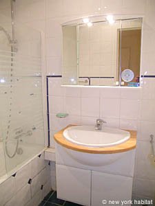 Paris 3 Zimmer wohnungsvermietung - badezimmer 1 (PA-3884) photo 2 von 3