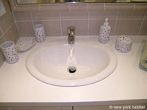 Paris Studio accommodation - bathroom (PA-3887) photo 2 of 5