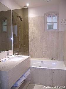 Paris 1 Bedroom apartment - bathroom (PA-3904) photo 1 of 5