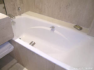 Paris 1 Bedroom apartment - bathroom (PA-3904) photo 3 of 5