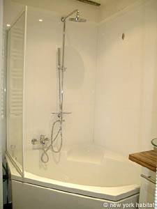 Paris Studio apartment - bathroom (PA-3910) photo 2 of 3