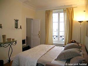 Paris 2 Bedroom apartment - bedroom 1 (PA-3921) photo 1 of 6