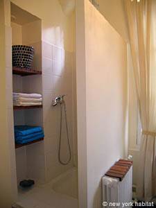 Paris 2 Bedroom apartment - bathroom 1 (PA-3921) photo 4 of 6