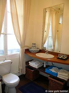Paris 2 Bedroom apartment - bathroom 1 (PA-3921) photo 1 of 6