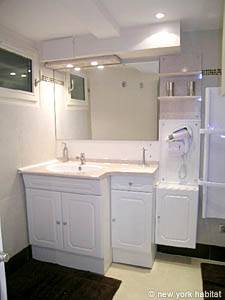 Paris 1 Bedroom apartment - bathroom 1 (PA-3934) photo 1 of 6