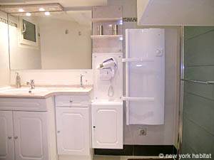 Paris 1 Bedroom apartment - bathroom 1 (PA-3934) photo 2 of 6