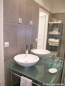 Paris Studio T1 appartement location vacances - salle d'eau (PA-3938) photo 1 sur 3