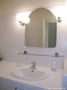 Paris T3 - Duplex appartement location vacances - salle d'eau 1 (PA-3945) photo 1 sur 5
