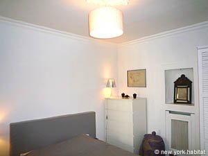 Paris T2 appartement location vacances - chambre (PA-3994) photo 2 sur 6