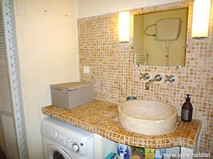 Paris T2 appartement location vacances - salle d'eau 1 (PA-3994) photo 2 sur 5