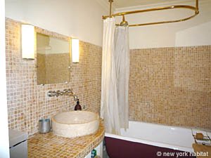 Paris T2 appartement location vacances - salle d'eau 1 (PA-3994) photo 1 sur 5