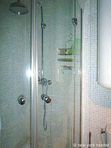Paris T2 appartement location vacances - salle d'eau 2 (PA-3994) photo 3 sur 5