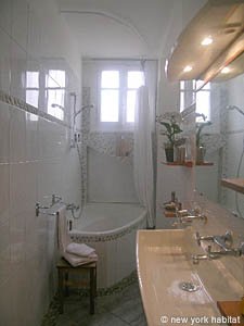 Paris T3 appartement location vacances - salle d'eau 1 (PA-3999) photo 2 sur 4