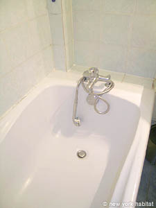 Paris 2 Bedroom apartment - bathroom 1 (PA-4016) photo 2 of 2