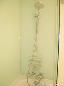 Paris 2 Zimmer wohnungsvermietung - badezimmer 1 (PA-4031) photo 3 von 4
