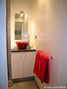 Paris Studio T1 logement location appartement - salle de bain (PA-4035) photo 1 sur 3