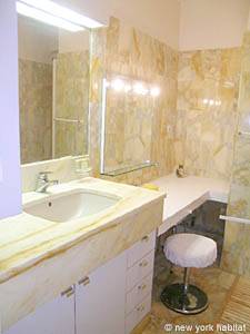 Paris 1 Bedroom apartment - bathroom 1 (PA-4078) photo 1 of 5