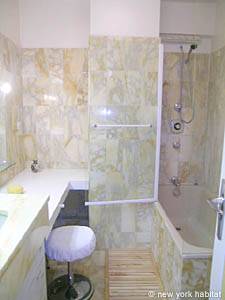 Paris 1 Bedroom apartment - bathroom 1 (PA-4078) photo 2 of 5