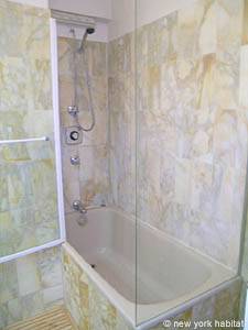 Paris 1 Bedroom apartment - bathroom 1 (PA-4078) photo 3 of 5