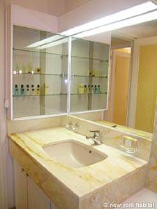 Paris 1 Bedroom apartment - bathroom 1 (PA-4078) photo 5 of 5