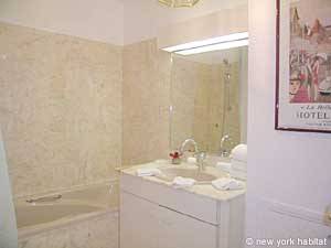 Paris Studio apartment - bathroom 1 (PA-4079) photo 2 of 4